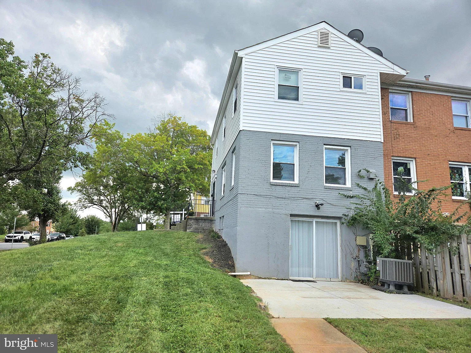 3 bed, 3.0 bath, 1975 sqft, $3,000 — Photo 3