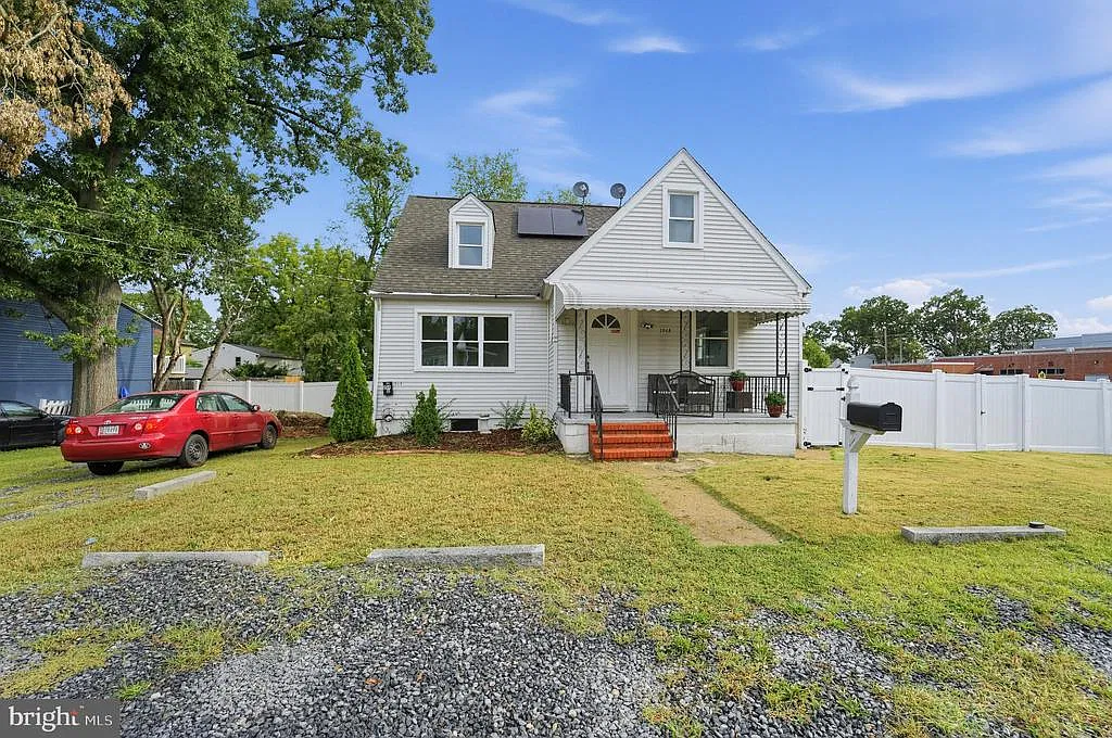 3 bed, 1.0 bath, 1000 sqft, $2,700 — Photo 1