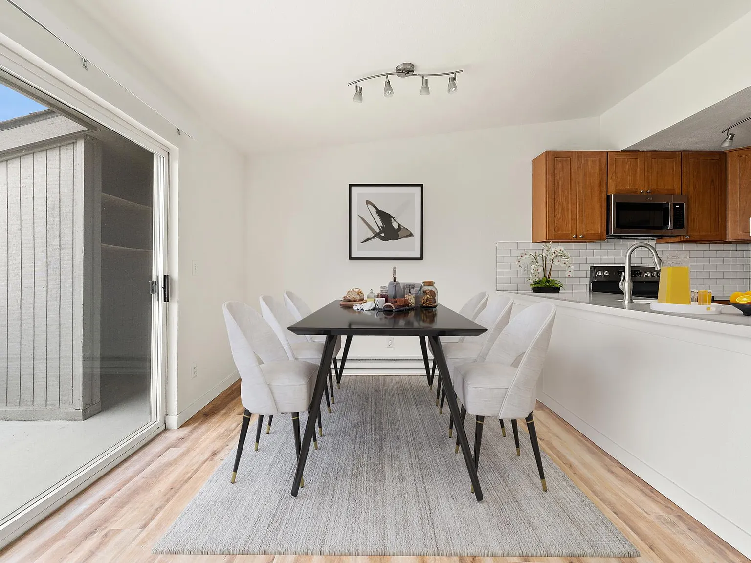 Sunset Shores Apartments — Photo 3