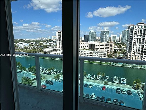 5th image of 100 Bayview Dr APT 1428