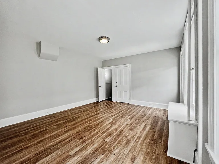 130 E Chestnut St — Photo 19
