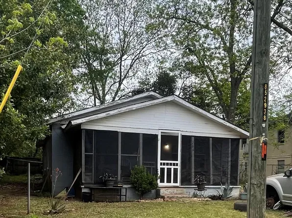 266 Gordon St SW, Dawson, GA 39842