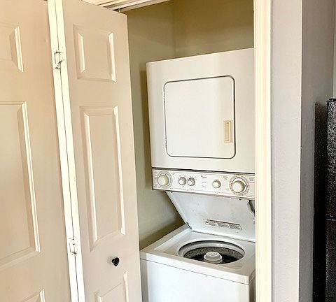 20 S Franklin St Apt 4 - In-Unit Washer & Dryer