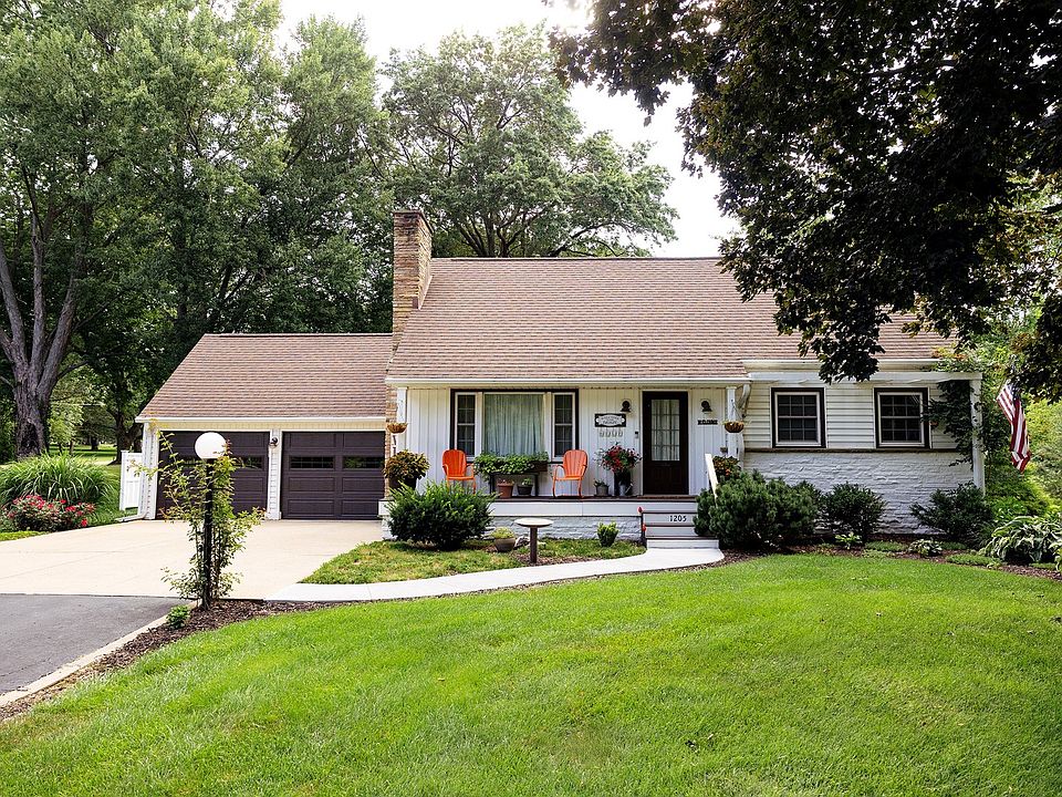 1st image of 1205 Sinnissippi Park Rd
