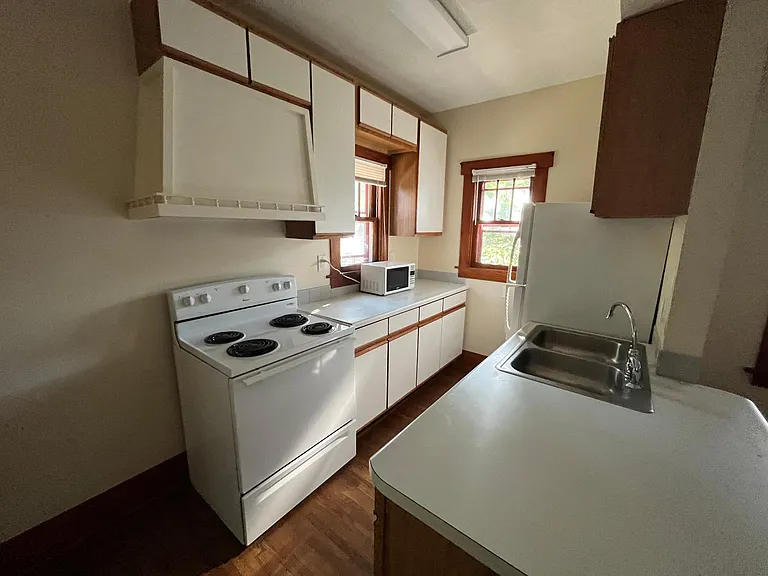 1112 S 22nd St — Photo 3
