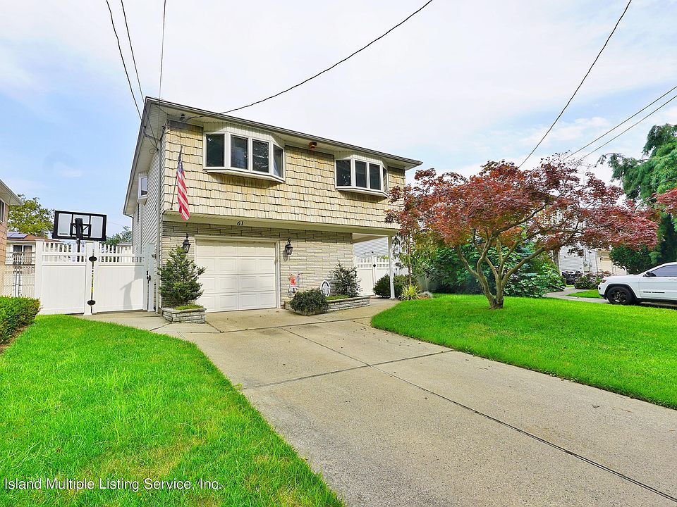 1st image of 61 Park Dr N