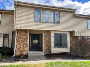 294 Cheyenne Rd, Lafayette, NJ 07848