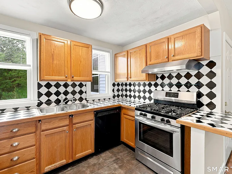 126 Booth St #2 — Photo 11