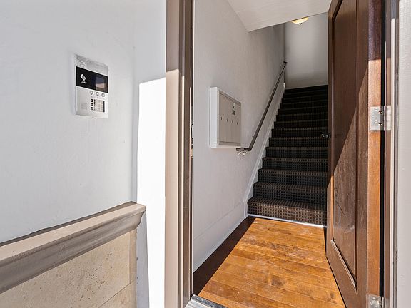 4th image of 2706 School St #4