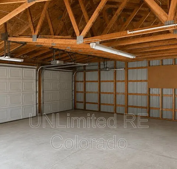 410 Comanche St — Photo 13
