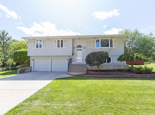 524 Cambridge Dr, Schaumburg, IL 60193