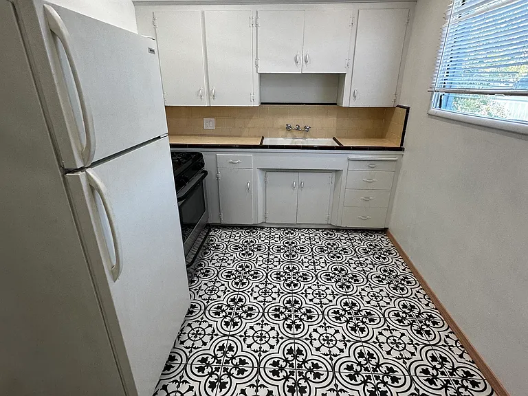 323 N Chevy Chase Dr #G — Photo 12