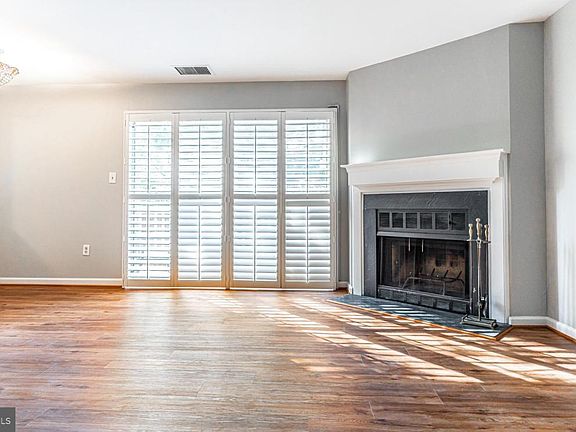 5th image of 2588 S Arlington Mill Dr APT B