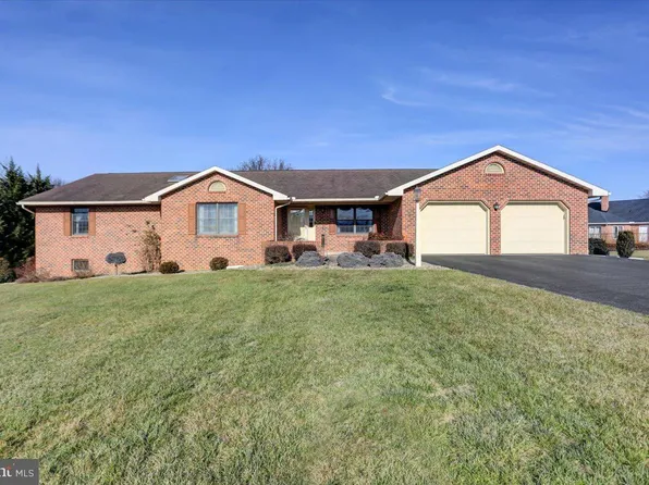 677 Lohman Ave, Greencastle, PA 17225