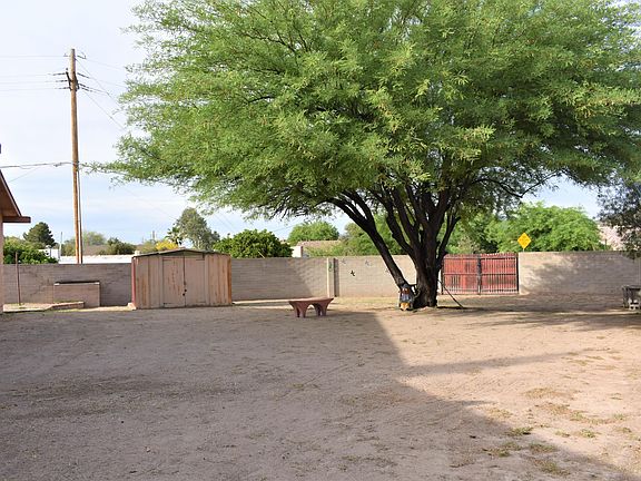 4th image of 2702 W Desert Crest Dr