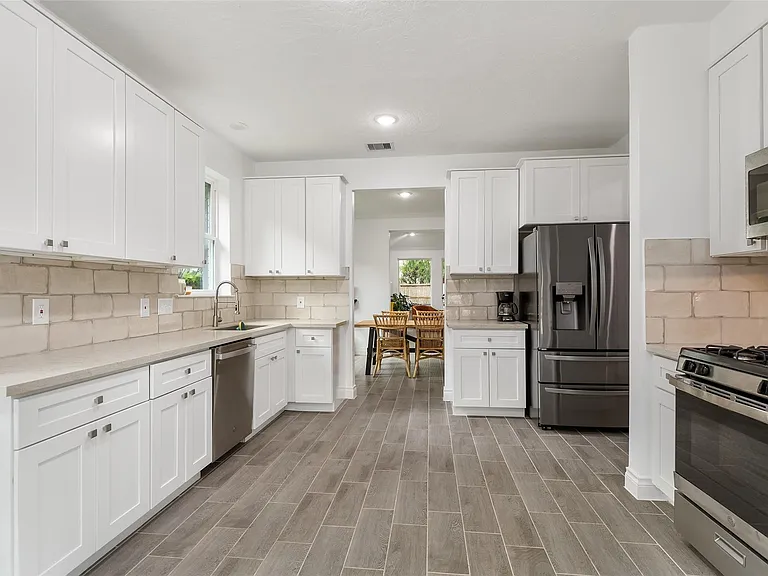 16011 Country Bend Rd — Photo 11