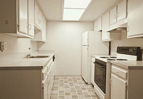 3rd image of 14313 NE 7th Pl APT 1