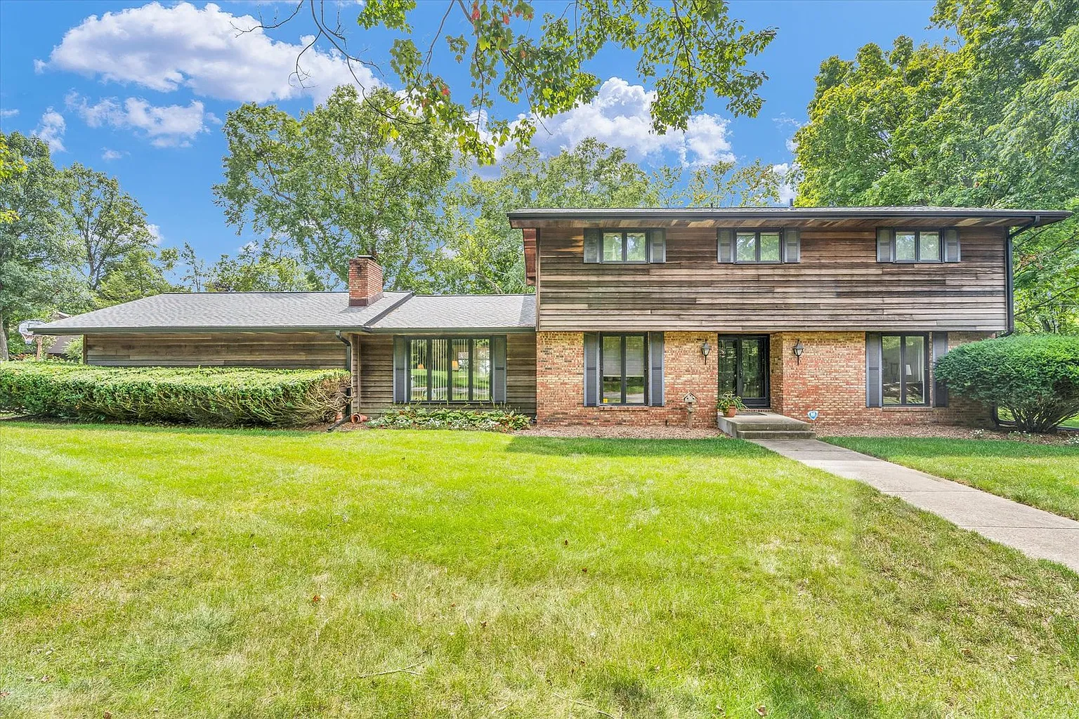 103 E Sherwin Dr photo 1