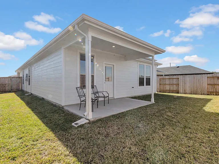 319 Bismuth Dr — Photo 2