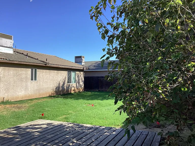 1450 La Jolla Way — Photo 39