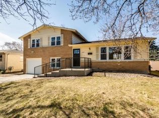 1400 S Fern Dr, Mount Prospect, IL 60056