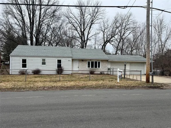 1445 8th St, Cottage Hills, IL 62018