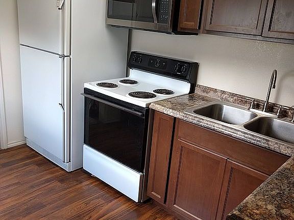 4th image of 712 S Avenue A