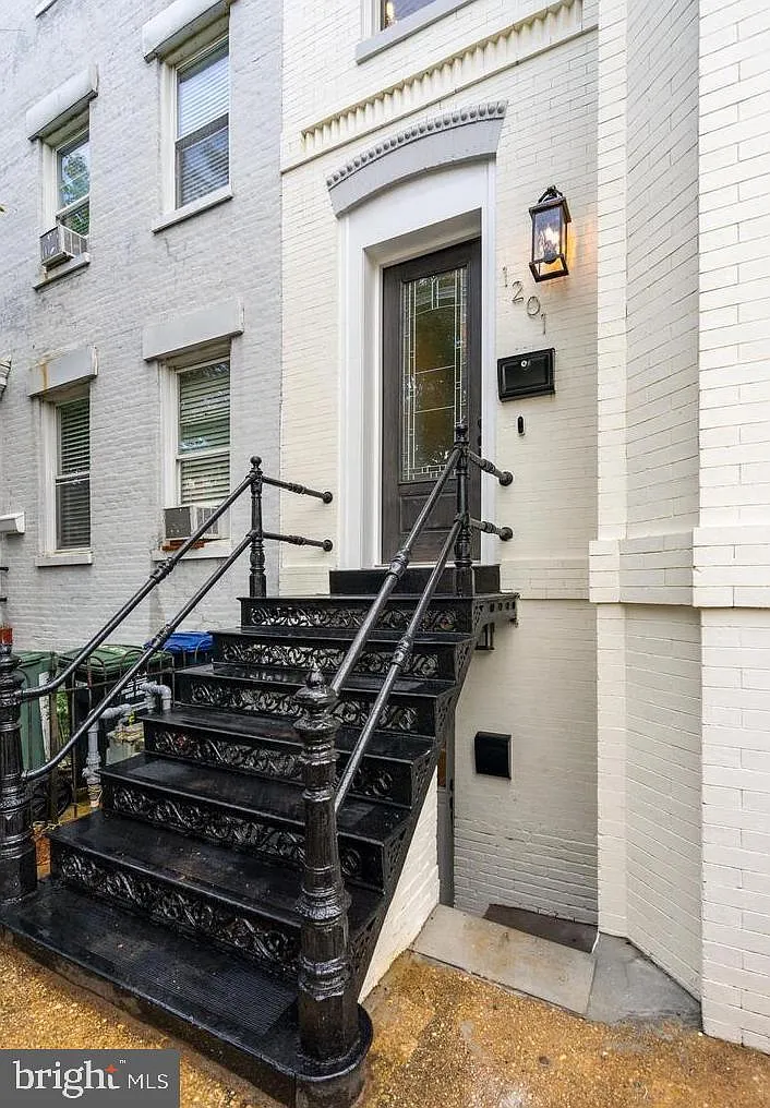 Building Photo - 1201 4th St NW #B