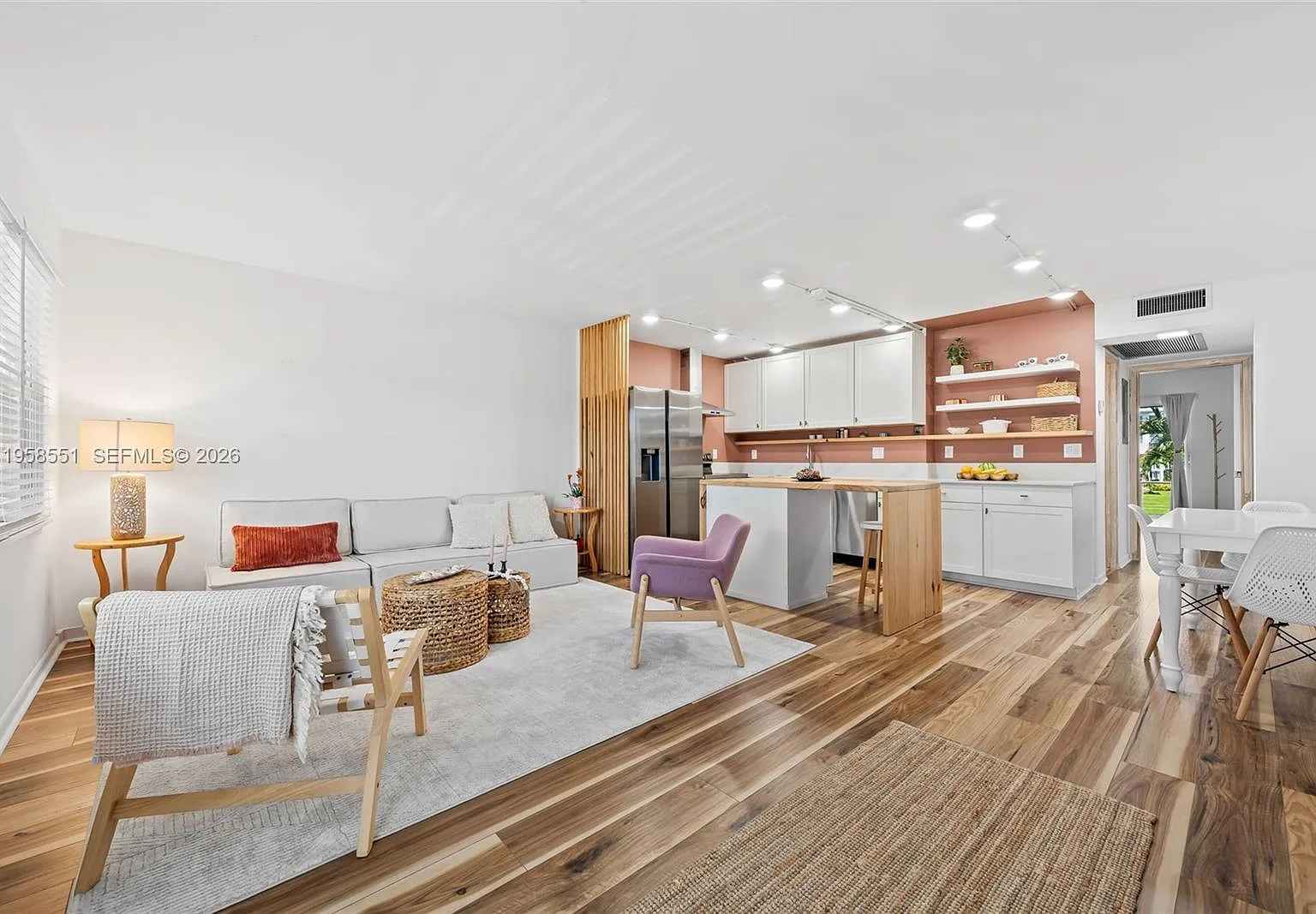 Cambridge F Condo — Photo 1