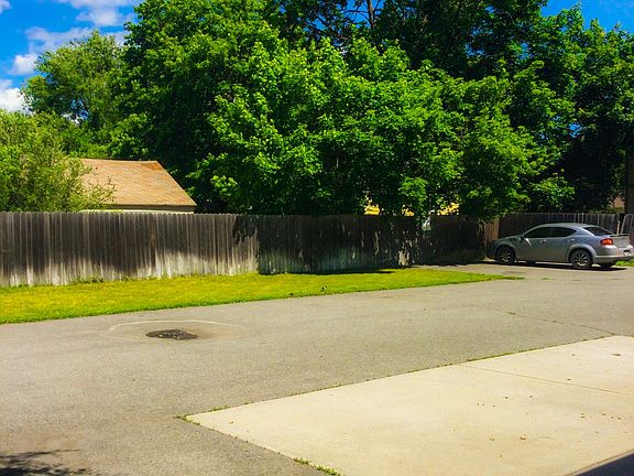 Front driveway and yard