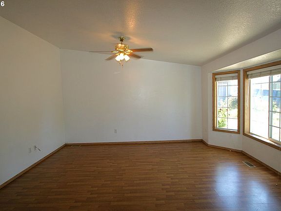 2nd image of 1905 NE 101st Ave