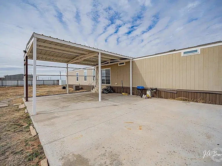2196 Seguin St — Photo 28