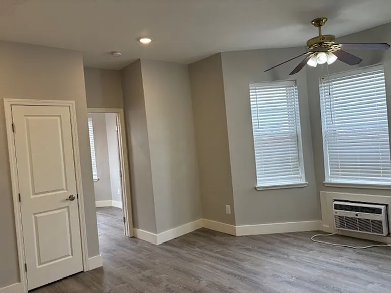 443 10th St NE — Photo 5