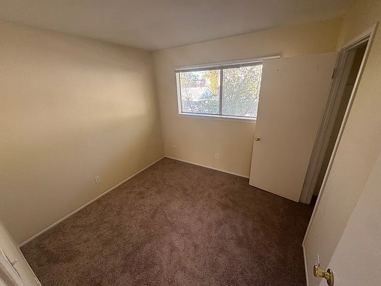 Las Palmas Apartments — Photo 11