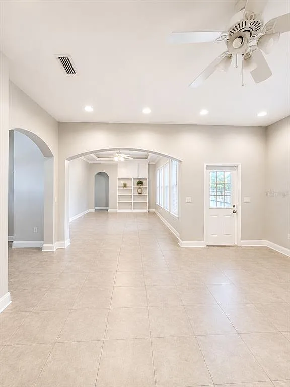 3 bed, 2.0 bath, 1585 sqft, $2,265 — Photo 2