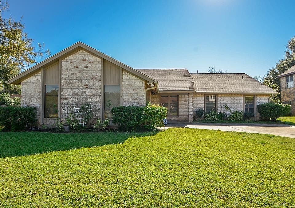 1st image of 2903 Pepper Wood Dr