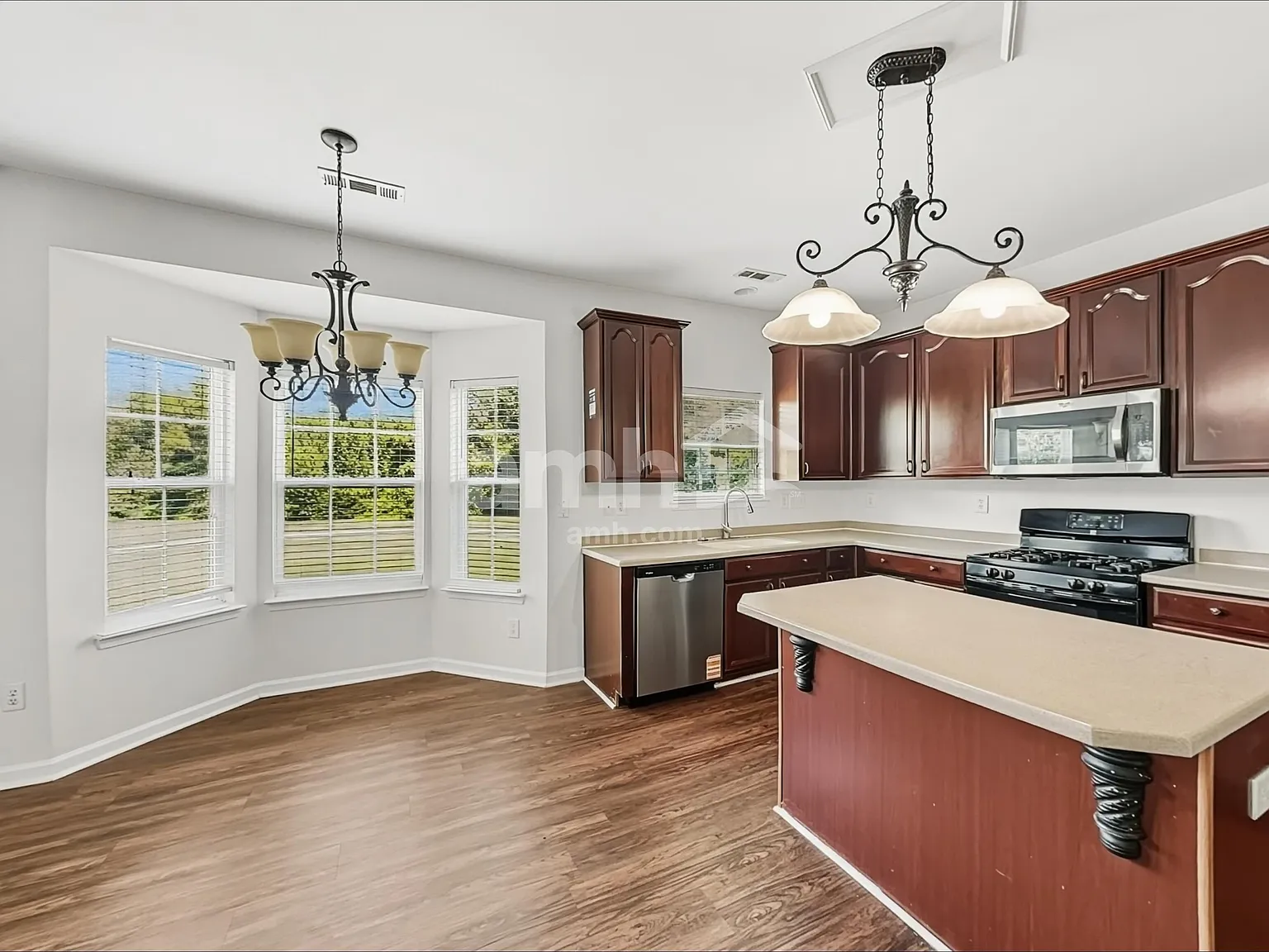 4 bed, 3.0 bath, 2744 sqft, $2,690 — Photo 4