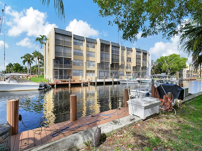 777 S Federal Hwy #202-H — Photo 47