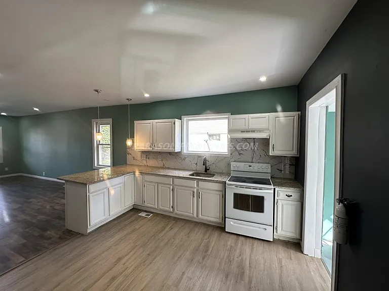 822 Orchard St — Photo 6