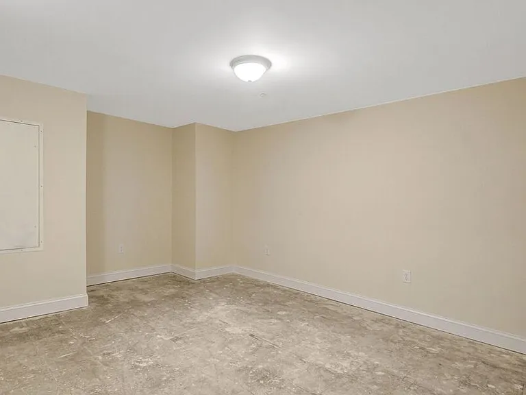1121 Varney St SE — Photo 20