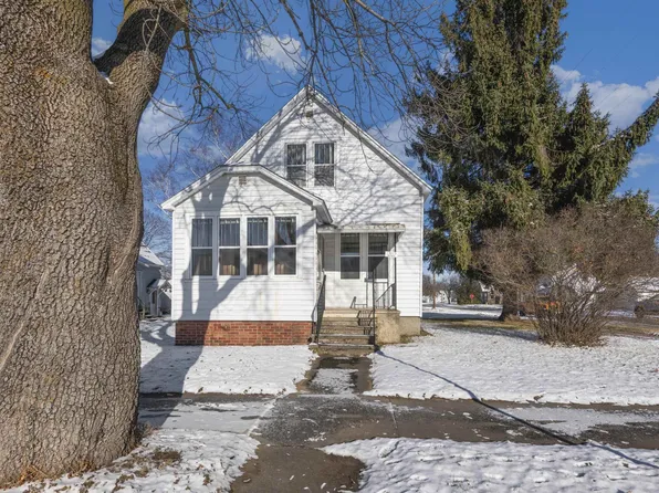 1202 Daggett St, Marinette, WI 54143