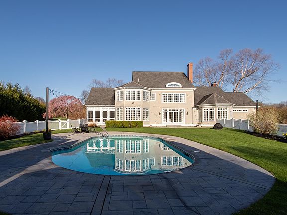 3rd image of 5 Cider Hill Road