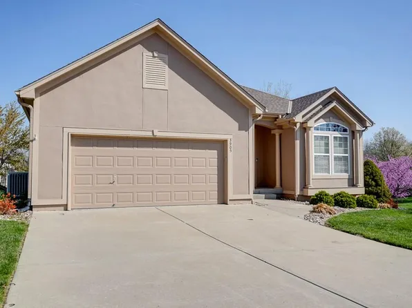 3905 NW Chapman Dr, Blue Springs, MO 64015