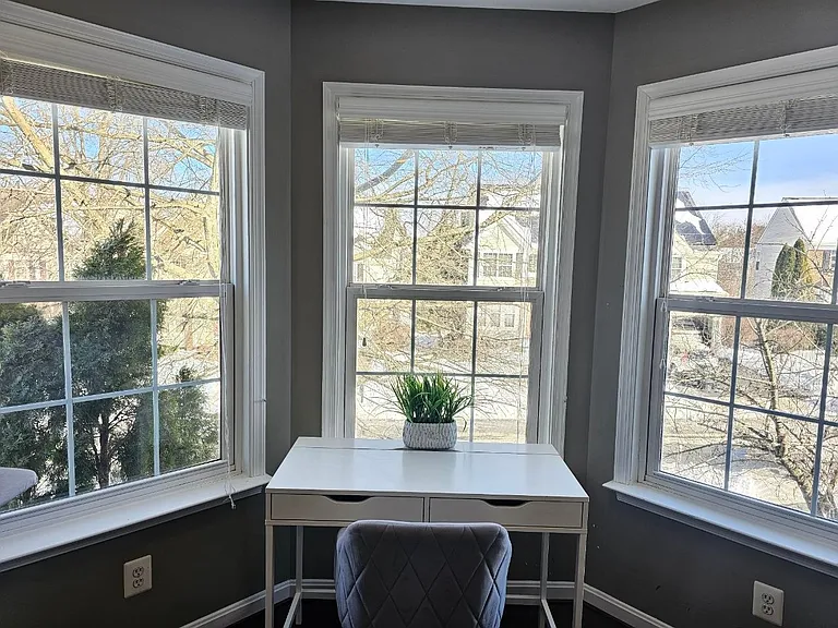 Iris Dr — Photo 27