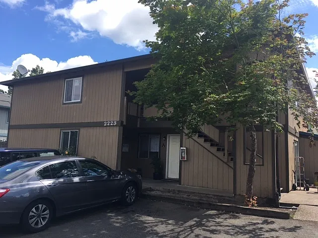 2223 Hawthorne Street Unit D ~ Excellent Ground Floor Unit — Photo 2