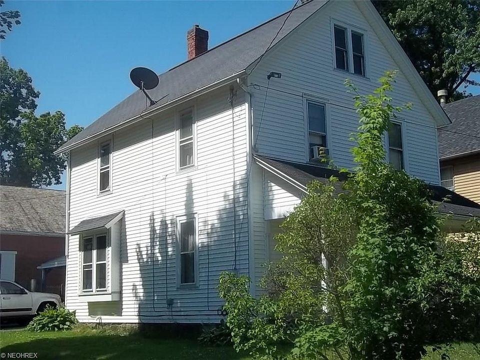 2nd image of 385 E 7th St