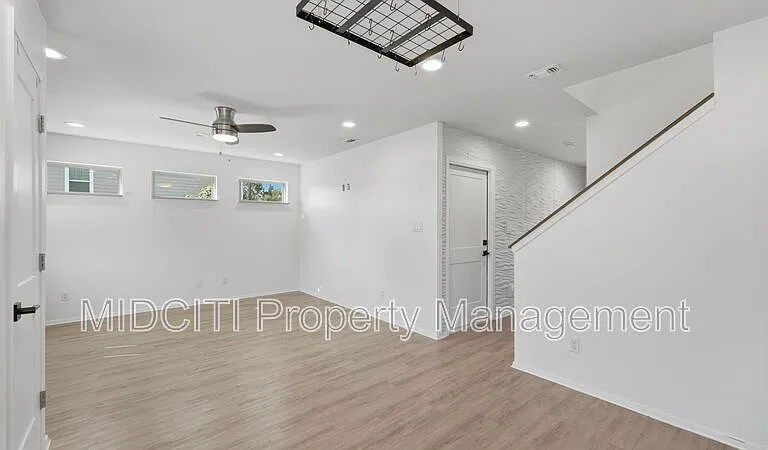 1198 Green Hill Dr — Photo 10