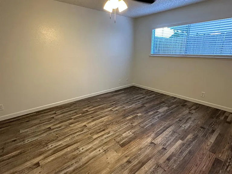 1069 Cherry Ln #C — Photo 11