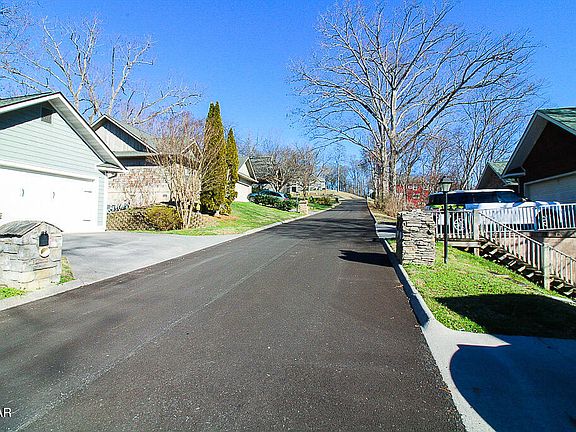 4th image of 316 Saddleback Way