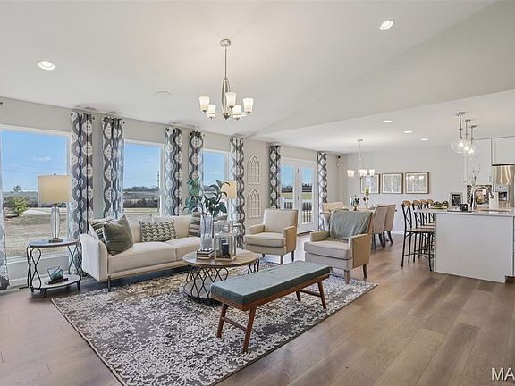5th image of 811 Yosemite Ct